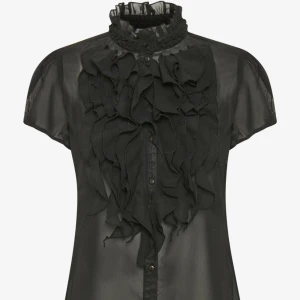 Blus - Säljer denna fina blus som är hel oanvänd och prislapp sitter kvar! Ordinarie pris 499kr mitt pris 300kr + frakt 