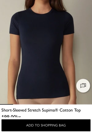 mörkblå intimissimi t shirt - helt ny intimissimi t shirt, köptes för 199 för några veckor sen. är i storleken S, men passar både xxs och xs, kanske M