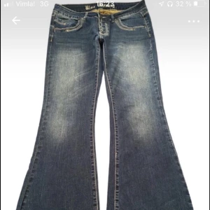 Jeans - Supersnygga jeans som jag köpte på Vinted för ett tag sen. Lågmidjade, med coola sömmar. Pris är diskuterbart!