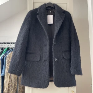 Kappa/jacka - Säljer min oanvända kappa/blazer från & Other Stories 