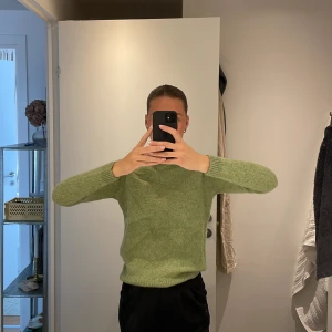 Stickad tröja - Grön stickad tröja i ull