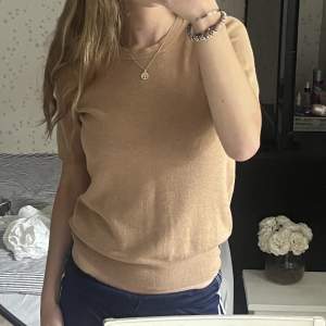 Jättefin beige tröja från Zara, storlek S😍😍