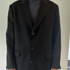 Michael angelo kappa - Michael angelo kappa, sparsamt använd, inga hål eller defekter. Nypris 5000kr, köparen står för frakt, köp genom ”köp nu”.