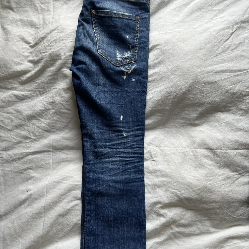 Dsquared byxor köpta ifrån Yoox Passar både XS och S  Värda 3500. Jeans & Byxor.