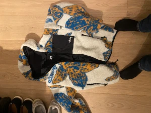 Stussy fleece - Stussy fleece säljes tvär fett o bra nu till våren, inte använd så mycket.