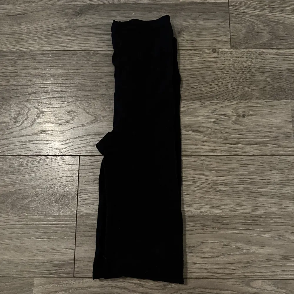 Tunna tights i spetstyg från H&M. Onesize. Använda några gånger. . Farkut & Housut.