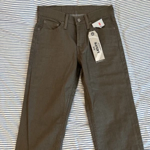 Levi’s Jeans - Helt nya kaki/brunfärgad  Levi’s jeans!