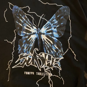 T-shirt  - Jätte cool t-shirt i bra matrial 