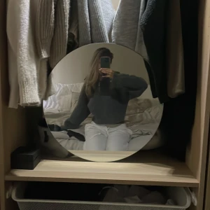 Grå stickad Gina  - Grå stickad från Gina strl m men sitter som s, sparsamt använd