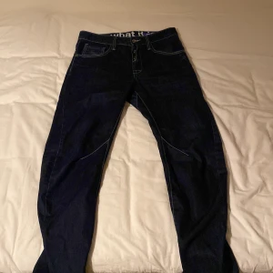 Jeans  - Jeans från gio goi som är i fint skick, är i storlek 32/32, passar mig som har storlek xs/s men sitter oversized då. Tryck gärna köp nu och använd plicks frakttjänst 