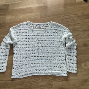 Stickad tröja  - Köpt från Gina använd ett par gånger. 