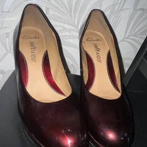 Vinröda klackar - Vinröda klackar, snygga 9cm klack