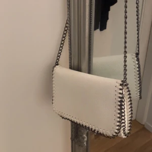 Väska - Helt oanvänd väska! Köptes här på Plick för 400❤️