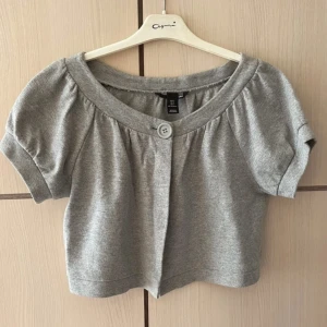 Kofta / bolero  - Söt grå bolero! Passar S och M