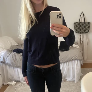 Basic långärmad - Mörkblå långärmad basic tröja😊