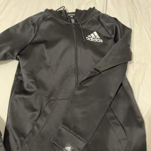 Oanvänd adidas zip hoodie