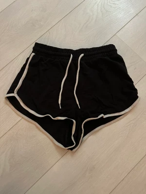 Mjukis shorts - Ett par mjukis shorts från Monki i ett bra skick! 
