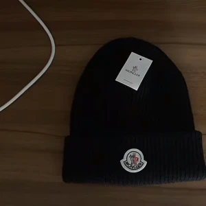 F a k Moncler Mütze  - Fak.   e Moncler Mütze zu verkaufen 