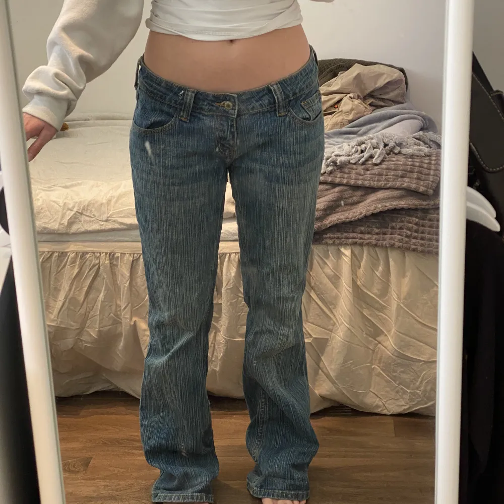 Brielle 90s Brandy Melville jeans! Knappt använda då de inte sitter som önskat på mig!! Lågmidjade och långa. . Jeans & Byxor.