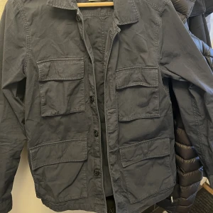 Overshirt, A day’s march - Säljer pga den var för liten när jag fick den