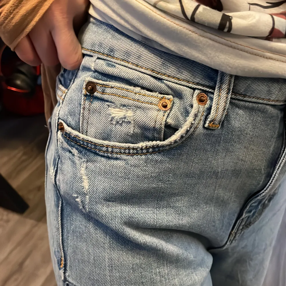 zara jeans, wide leg och nyskick :) skriv eller tryck på köp nu 👍. Jeans & Byxor.