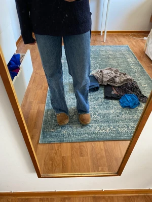 Zara jeans - Skitsnygga jeans från zara i strl 38 men passar 36 också för en lite mer baggy look 😏😏 pris kan diskuteras vid snabb affär!