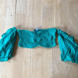 Off the shoulder topp från ASOS - Off the shoulder topp från ASOS i strl EU34, aldrig använd