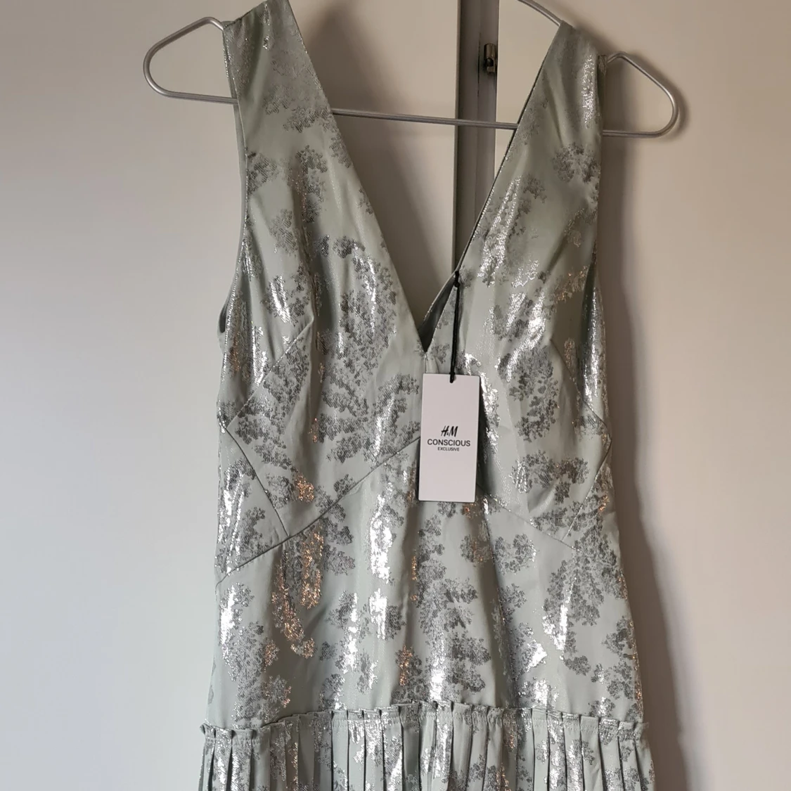 Oanvänd finklänning från h&m trend