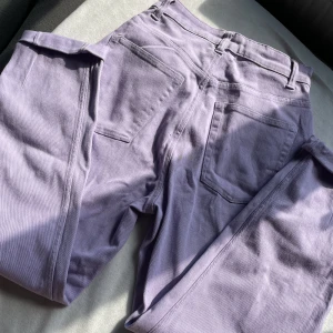 Jeans - Supercoola ljuslila jeans💜Använda en gång och i nyskick
