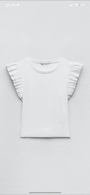 zara topp - säljer min zara topp med volang ärmar i strl M. Använd ett fåtal gånger. Nypris: 119kr. Hör av er för bilder osv! 