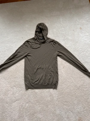 Stickad huvtröja från J.Lindeberg - Snygg stickad tröja från j.Lindeberg  