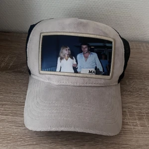 MAGGIORE S3 C1 - Säljer min limiterade Maggiore keps då den inte kommer till användning längre.  Finns inte att köpa längre. 9.5/10 (Enadst använd 5-10 gånger)  Låda och påse ingår i priset, finns en liten skada på lådan men inget som påverkar kepsen.  