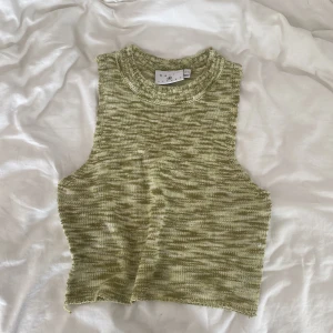 Stickad topp - Jättesöt grön stickad topp, helt oanvänd❣️ storlek S
