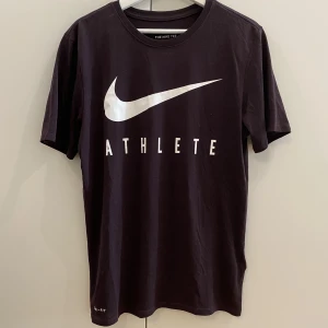 Tränings T-shirt i strl M - Tränings T-shirt i strl M