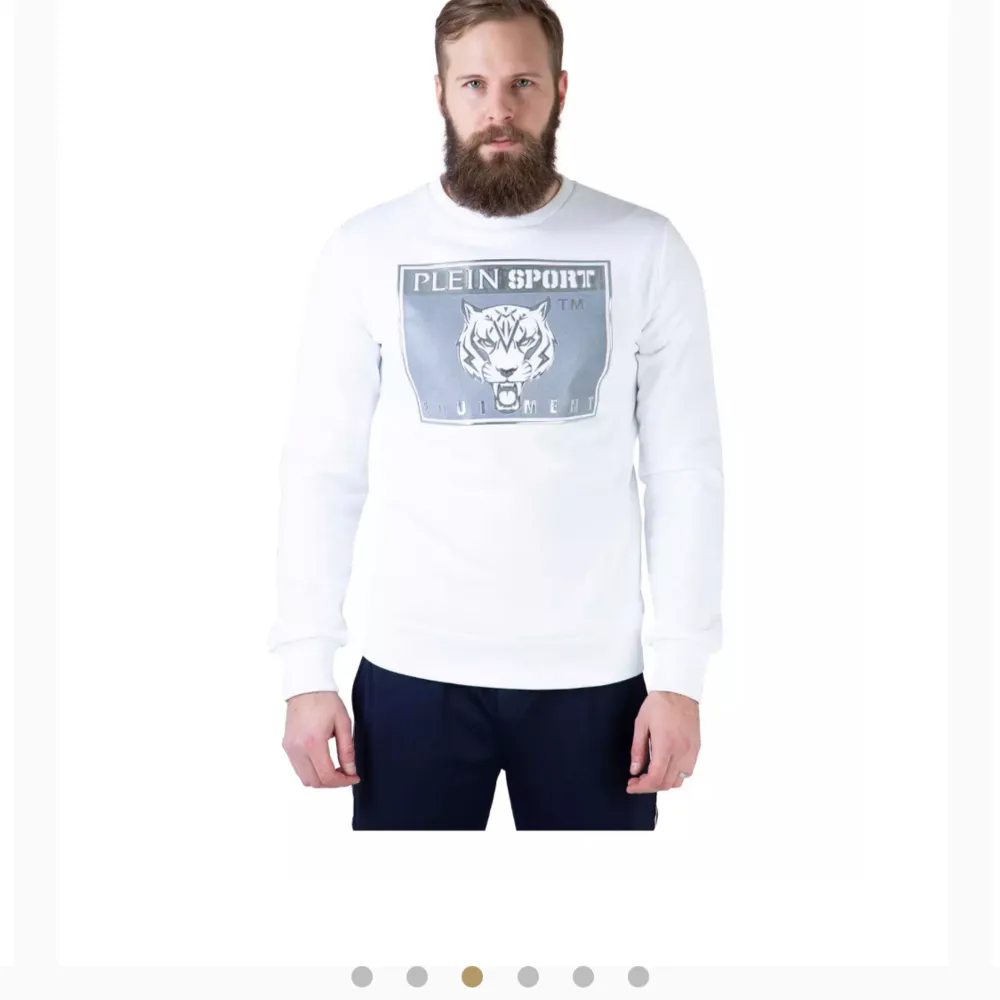 Säljer denna sweatshirt från plein sport.  L men passar medium . Tröjor & Koftor.