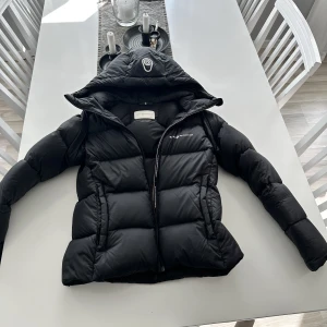 Sail racing vinterjacka - Vinterjacka från Sail racing i fint skick, inte mycket använd. 