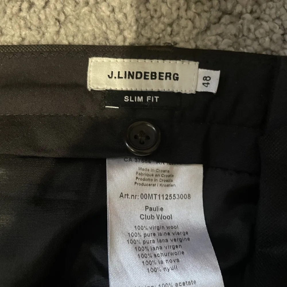 J.Lindberg raka kostymbyxor i strl 48 nyskick. Jeans & Byxor.