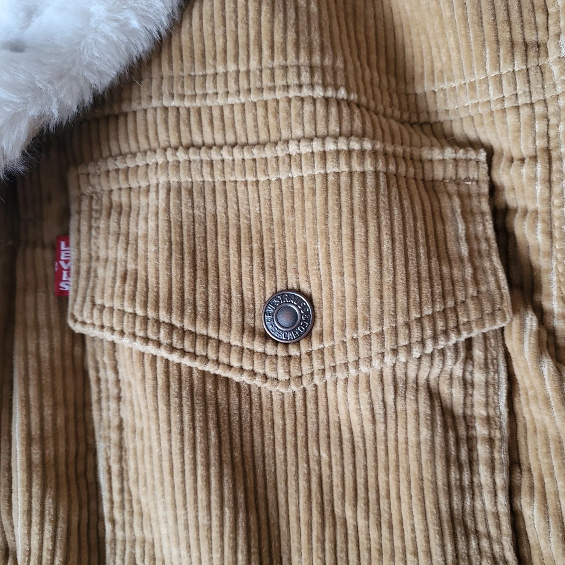 Super trevlig Lewis jacka  - 91