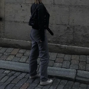 Jeans  - Mina jätte snygga jeans kommer tyvärr aldrig till någon användning längre så nu är det dags för någon annan att få ha dom