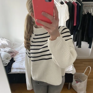 Randig stickad💗💗 - Så fin stickad tröja med ett randigt mönster💗💗super skön💗