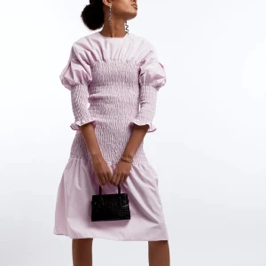 Klänning  - Aldrig använd, storlek 38