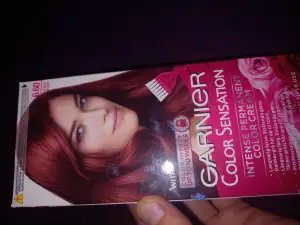 De här är en röd hårfärg, öppnad en gång aldrig använt allt ingår!❤