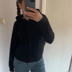 Peak performance zip Hoodie  - Använd endast 2 gånger, bra skick! 