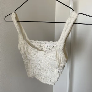 Corsett topp - Vit corsett topp från Urban Outfitters. Storlek XS.☺️