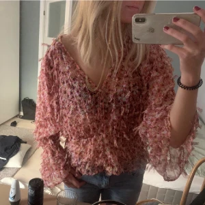 Rosa zara blus - Denna populära blus ifrån zara💕Storlek small, buda!