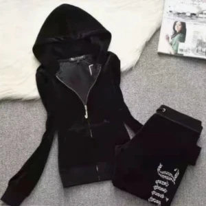 Juciy couture sätt  - Nyttskick. Andvänt 1-2 gnr .  Ord pris  409kr nytt pris 200kr . Hela sättet. Pris kan diskuteras 