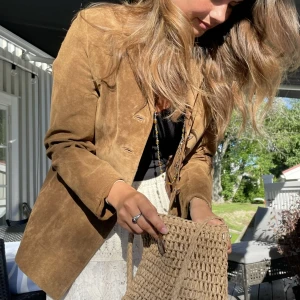 Mockajacka - Superfin mockajacka i storlek 40 (passar S-L), själv har jag vanligtvis 38/M. Fint skick! 