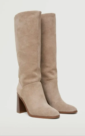 Stövletter mango  - Oanvända stövletter med skyddsplasten kvar. Lappen sitter kvar, nypris 1199kr.  Pris kan diskuteras 