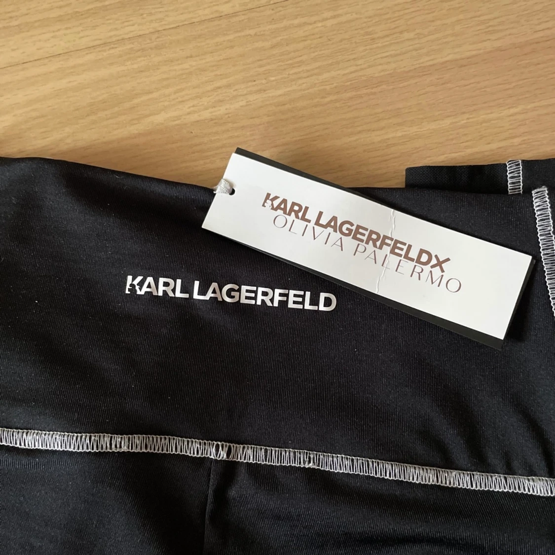 Svarta tränings tights från Karl Lagerfeld  - 90