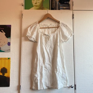 Jättesöt sommarklänning  - jättesöt klänning som inte kommer till användning, står ej storlek men skulle tänka mig xs/s! 💗
